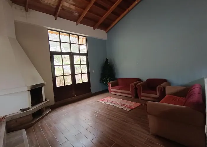 Casa Flores Lodge *