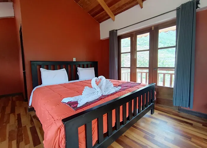 Casa Flores Lodge *